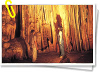 Interior de una cueva Interior de una cueva