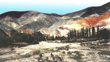 Purmamarca, al fondo el cerro de los siete colores