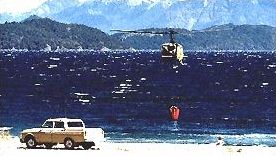 helicóptero sobrevolando el lago Nahuel Huapi